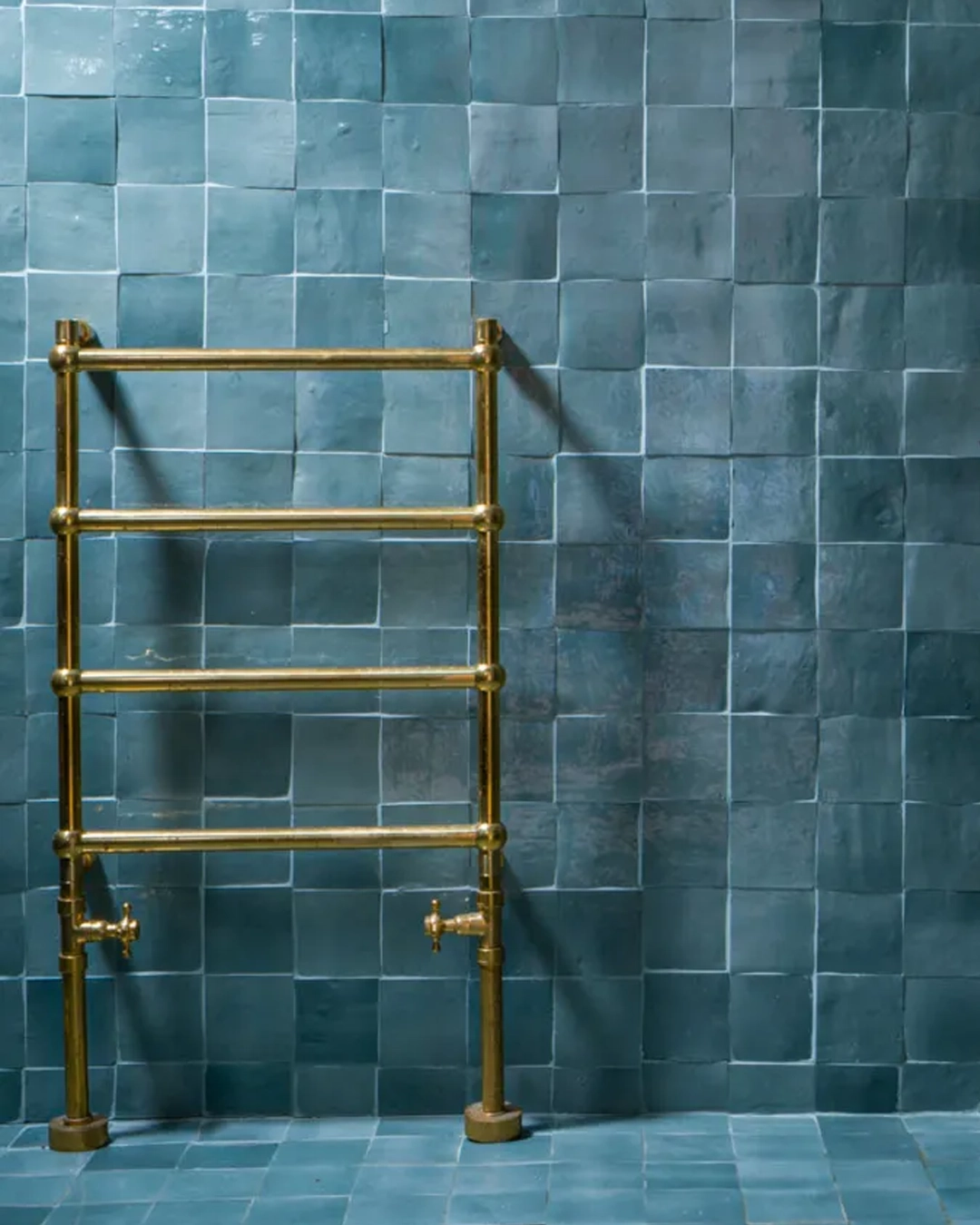 Blue bathrooom wall tiles
